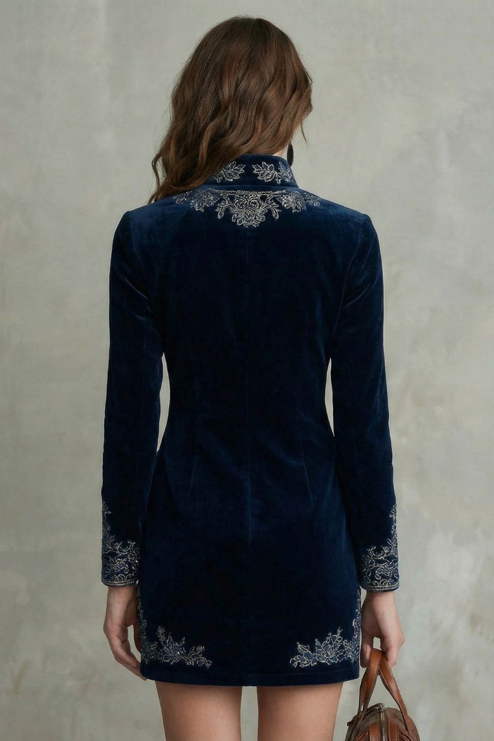 Élarine – Embroidered Velvet Elegance – Fitted Mini Dress