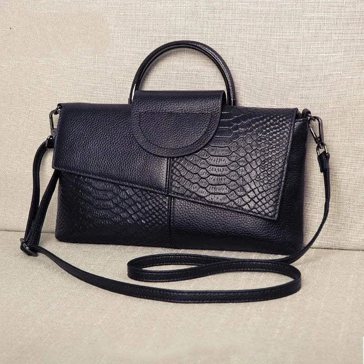 CELINE | STRUCTURED BLACK HANDBAG